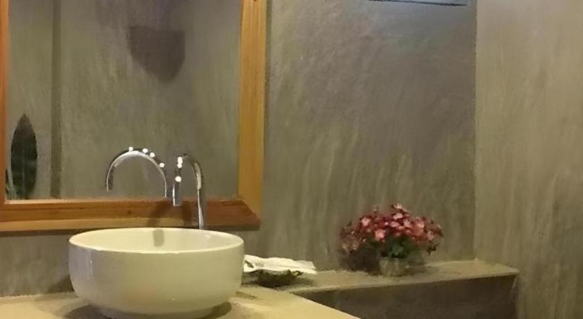 Phutawanchomdow Hotel Tha Li Eksteriør billede